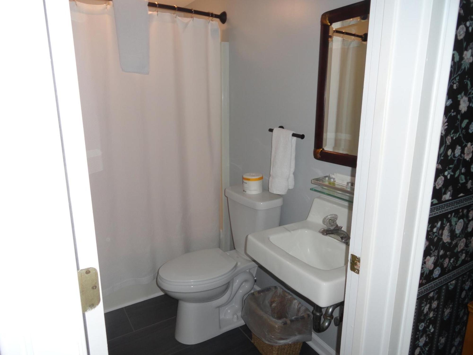 The Bond 1786 Inn (Adults Only) Warrensburg Quarto foto