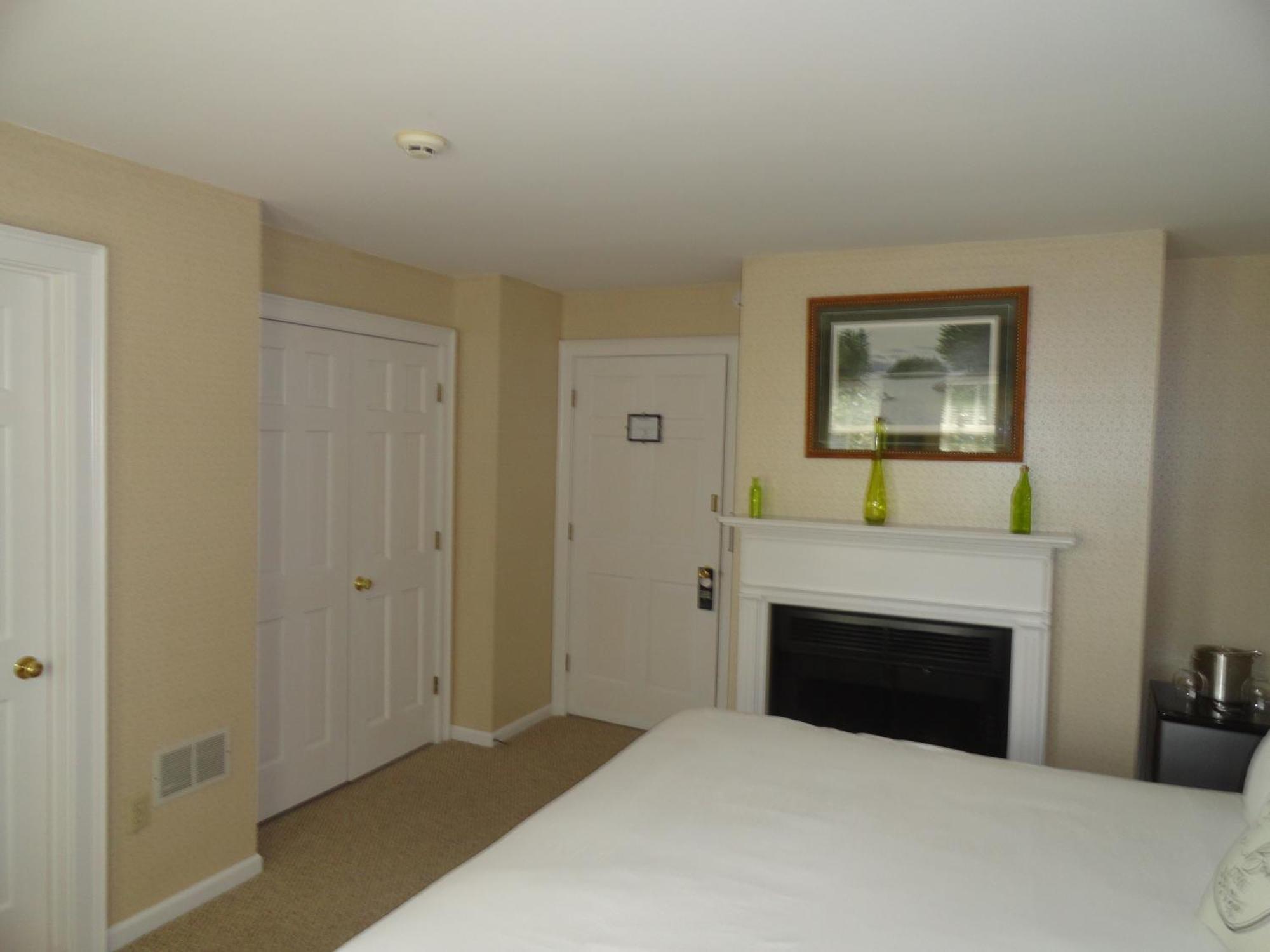 The Bond 1786 Inn (Adults Only) Warrensburg Quarto foto