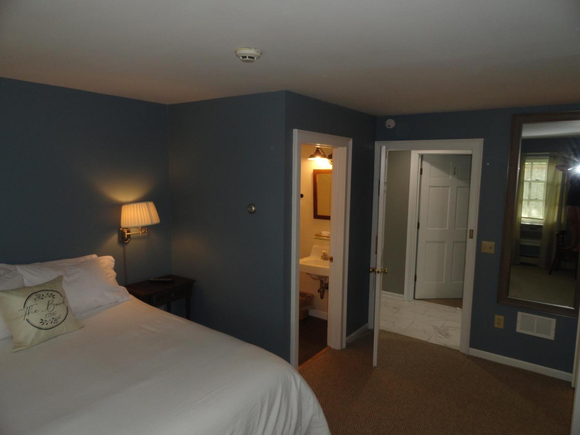 The Bond 1786 Inn (Adults Only) Warrensburg Quarto foto
